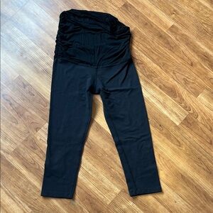 Beyond the Bump Black maternity capri Leggings